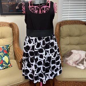 Black and White Sleeveless summer Sun dress 12P